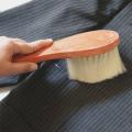 Как почистить пиджак самостоятельно – удалить пятна и блеск от потертостей Как почистить мужской костюм